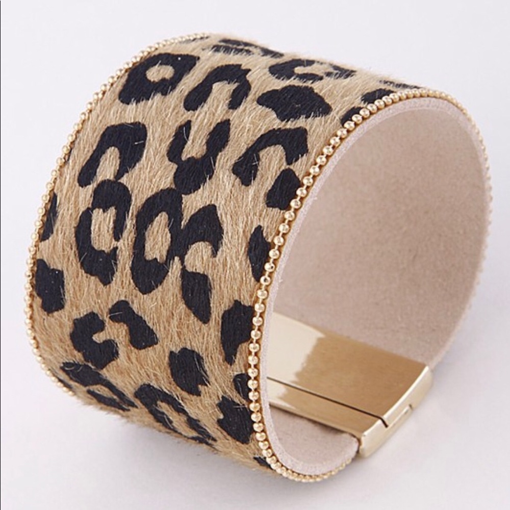 💥NEW💥 Vegan Leather Animal Print Cuff bracelet